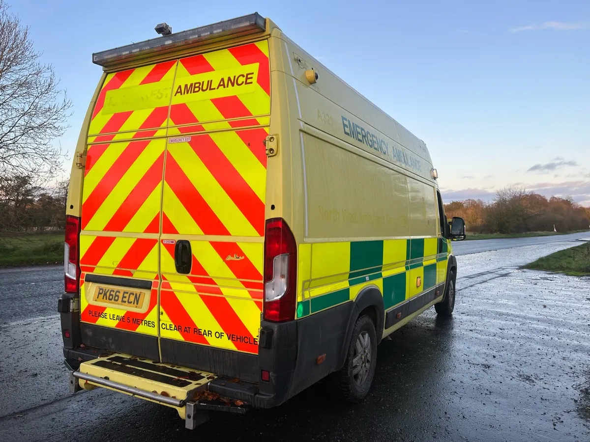 2017 FIAT DUCATO AMBULANCE - Image 4