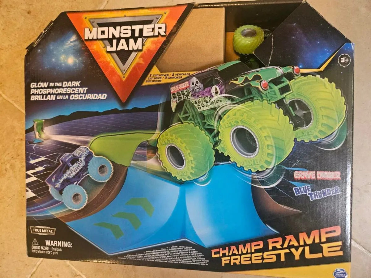 Monster Jam Champ Ramp Freestyle Set