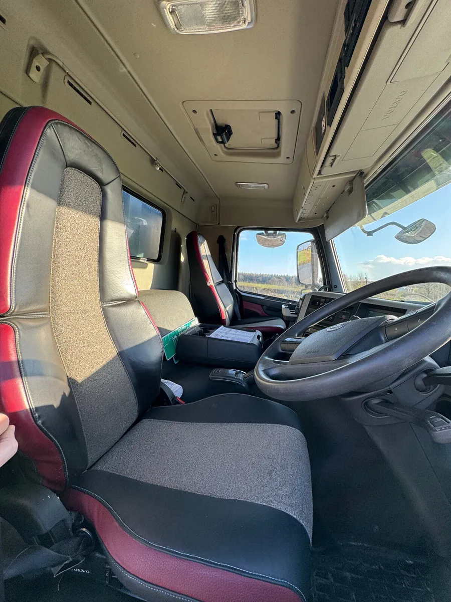 2016 Volvo FM 8x4 block truck. Ref No: 2570 - Image 3