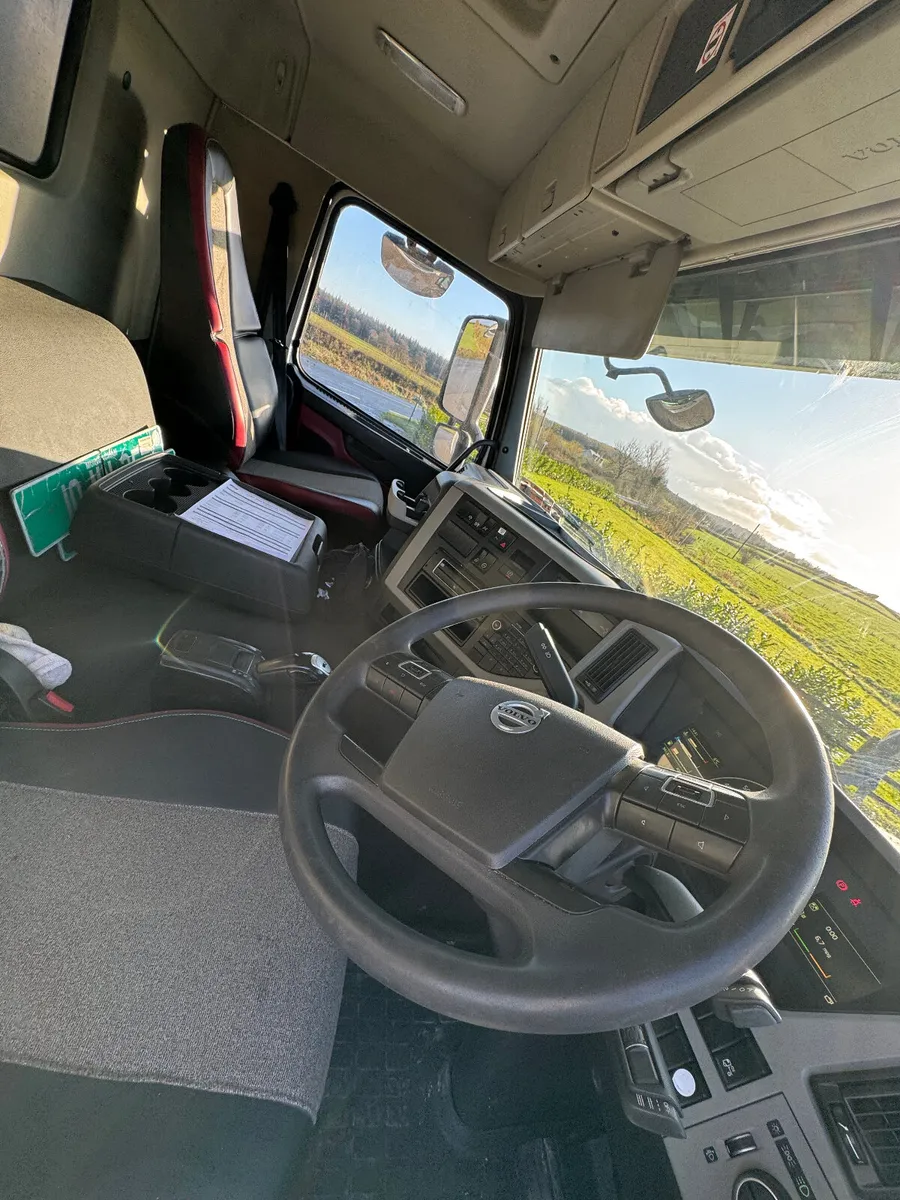 2016 Volvo FM 8x4 block truck. Ref No: 2570 - Image 4