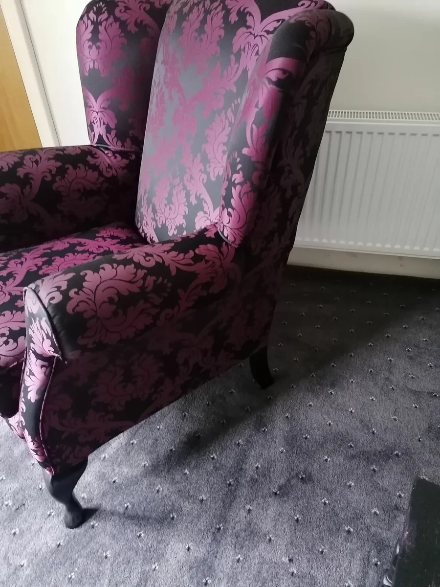 3 seat sofa + 2 Queen Anne chairs - Image 2