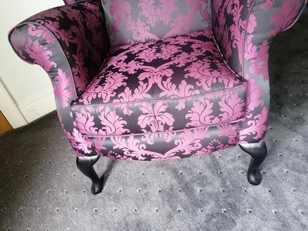 3 seat sofa + 2 Queen Anne chairs - Image 4