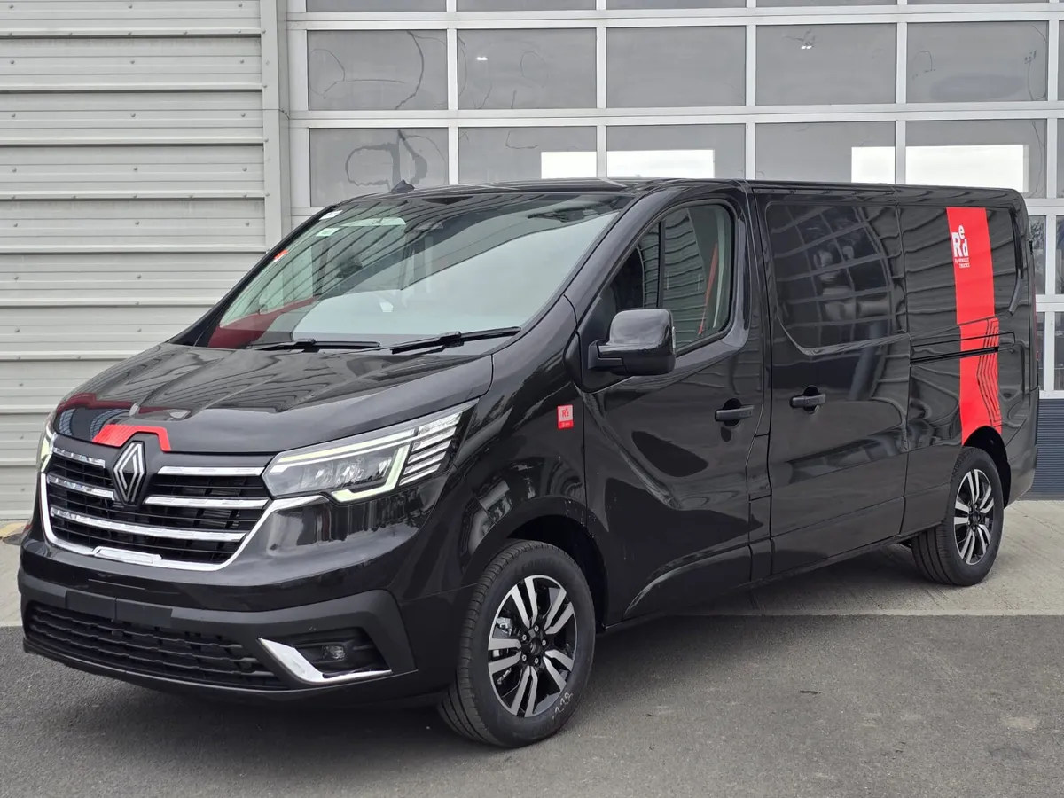 Renault Trafic Exclusive 170BHP Manual Black - Image 2