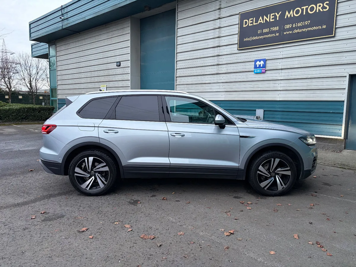 232 Volkswagen Touareg N1 2 Seat Commercial Van - Image 4