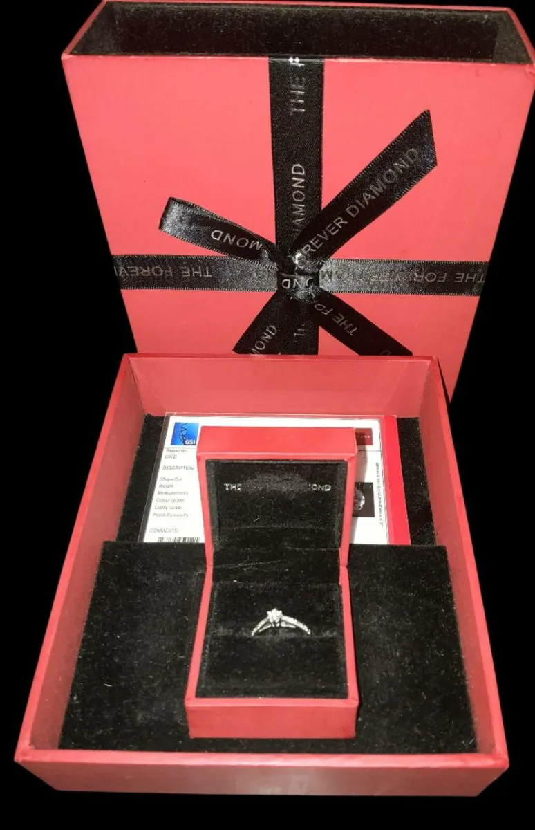 Forever Diamond ring with cert in gift box - Image 1