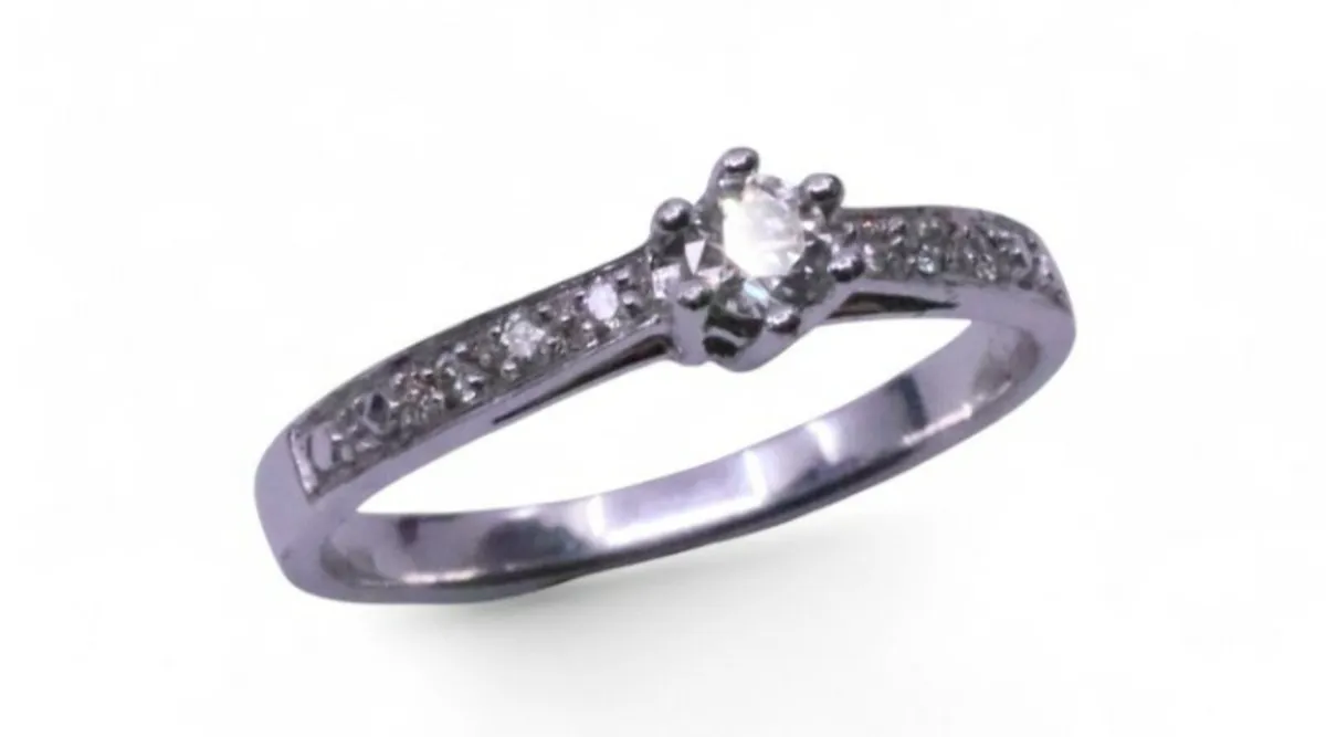 Forever Diamond ring with cert in gift box - Image 2