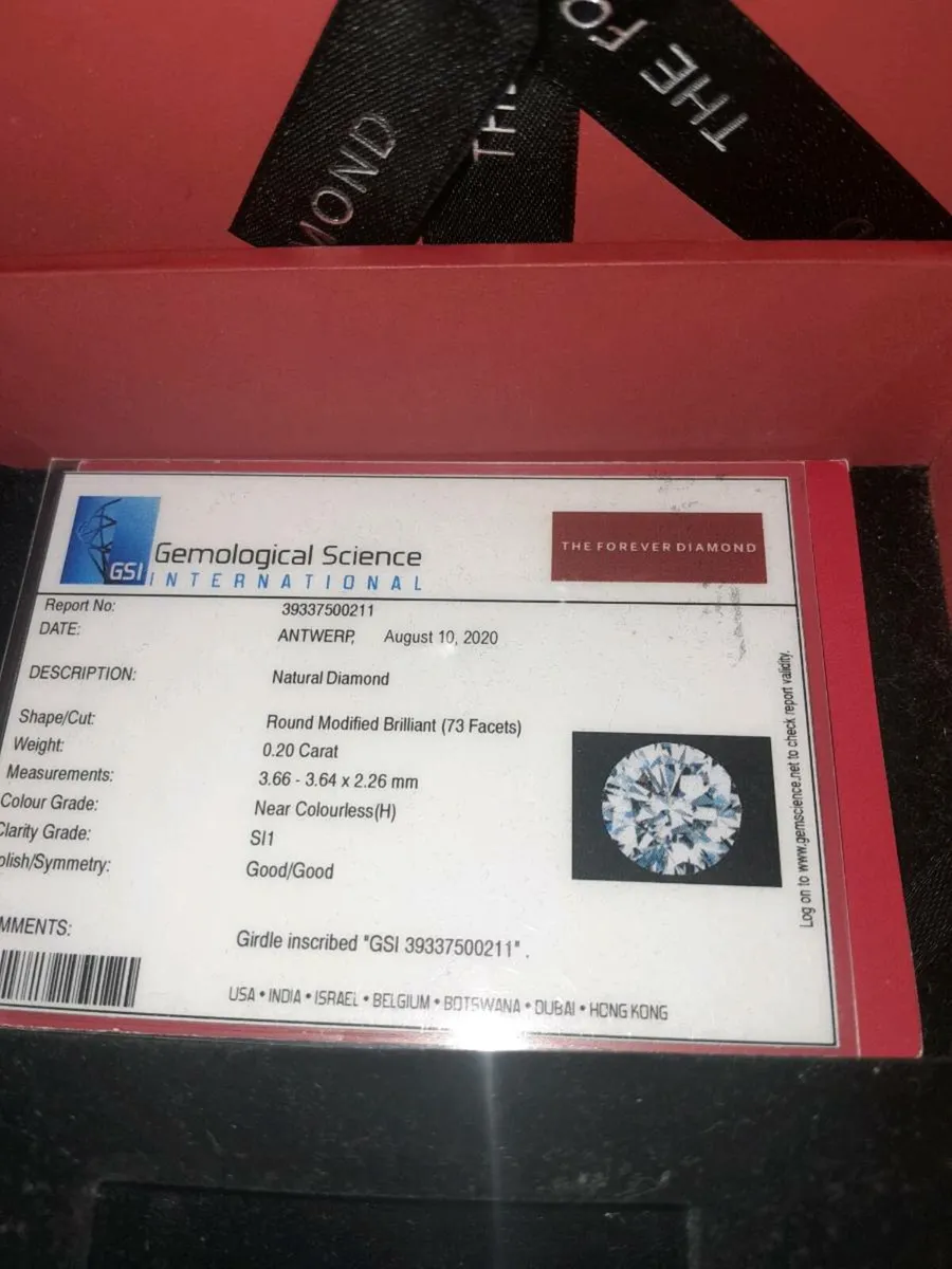 Forever Diamond ring with cert in gift box - Image 4