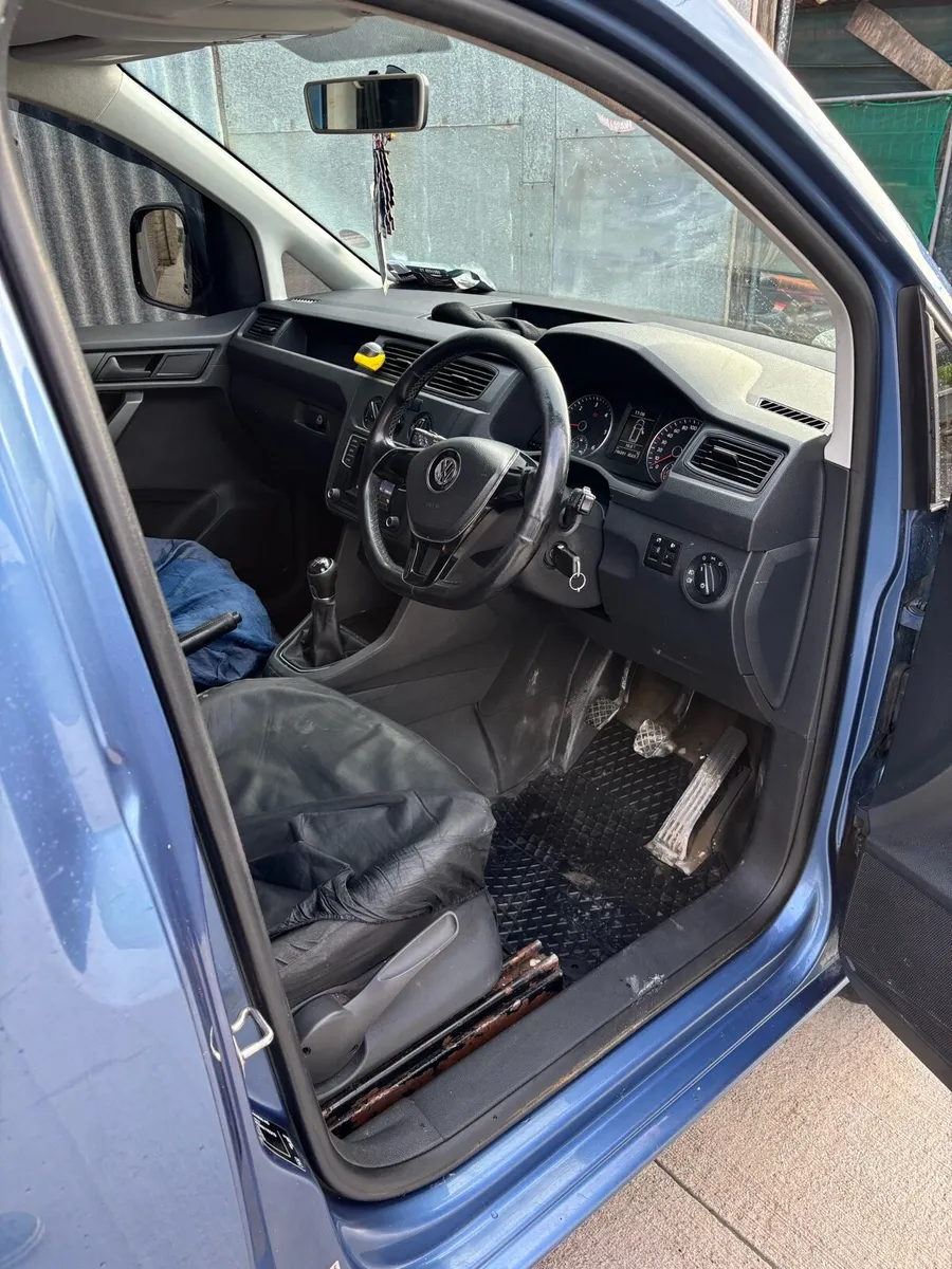 172 2.0 VW Caddy - Image 4