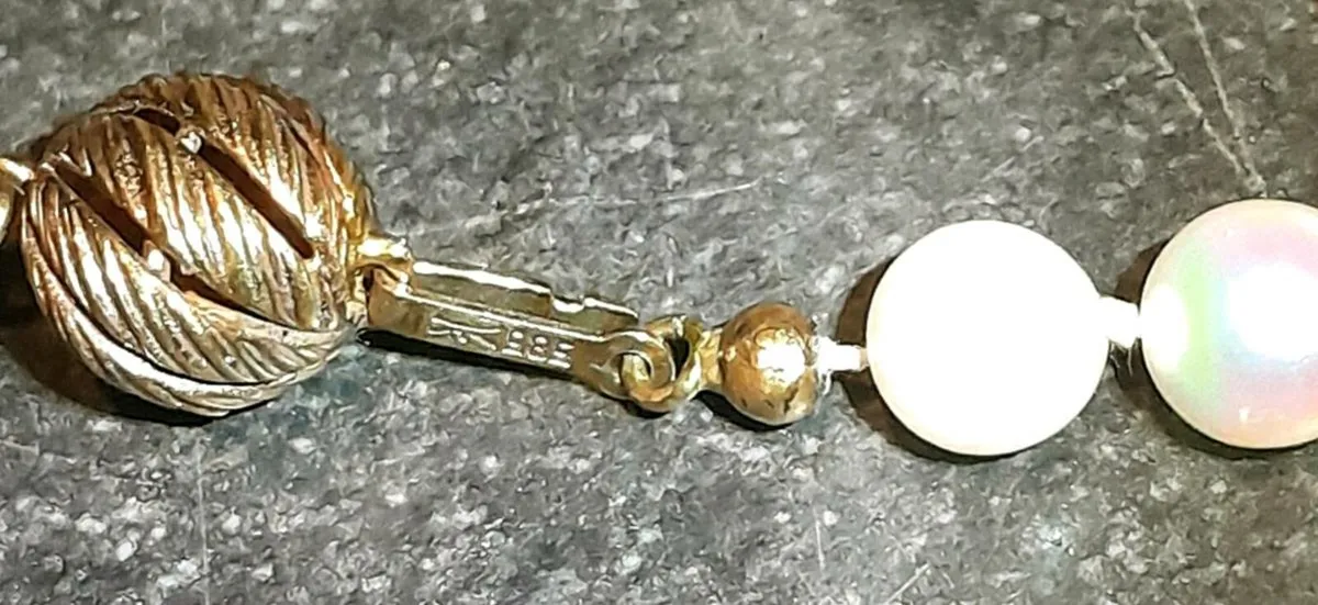 Real pearl necklace with large 14k gold clasps - Image 3
