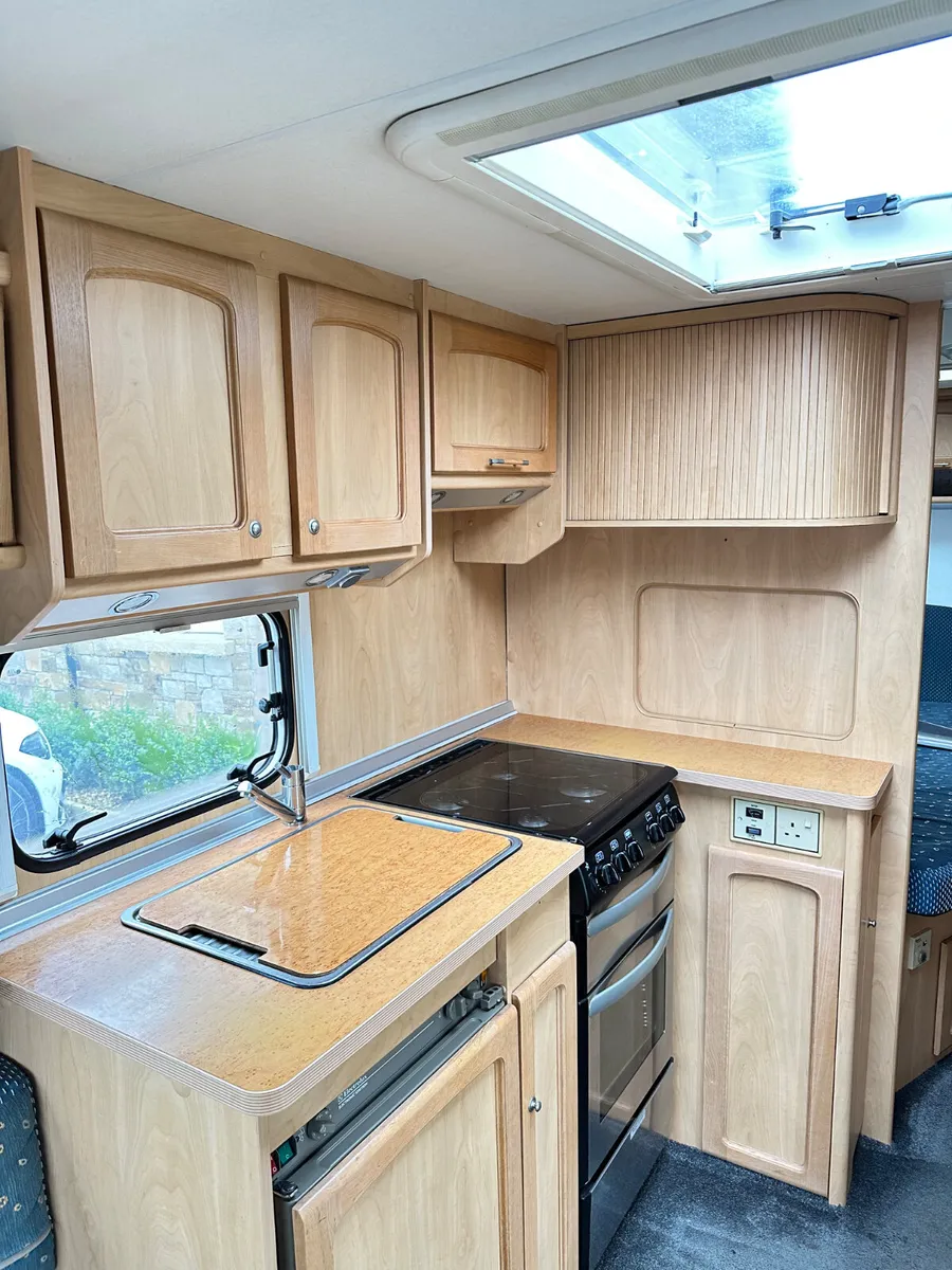 ✨BURSTNER 4 BERTH FIXED BED - Image 3