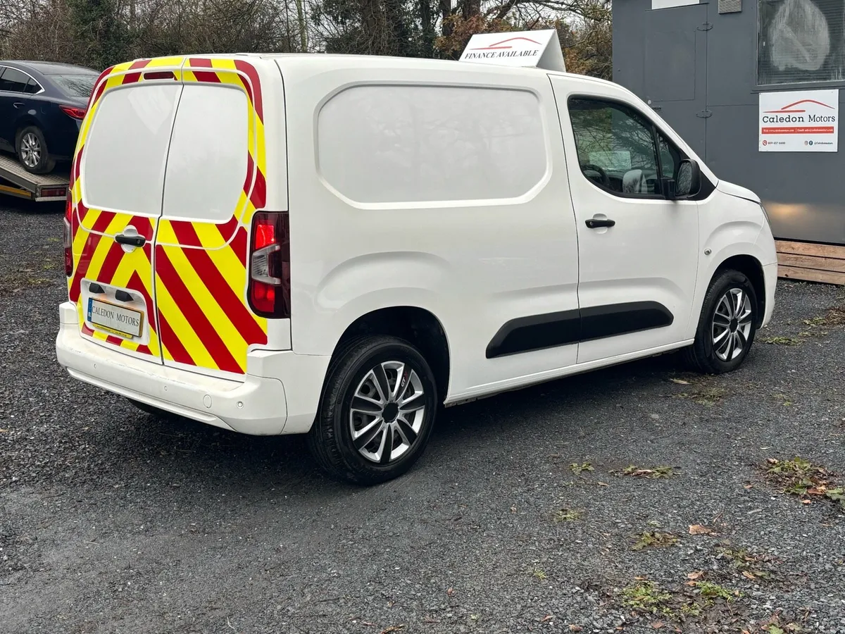 2020 OPEL COMBO-LOW KM-NEW CVRT - Image 4