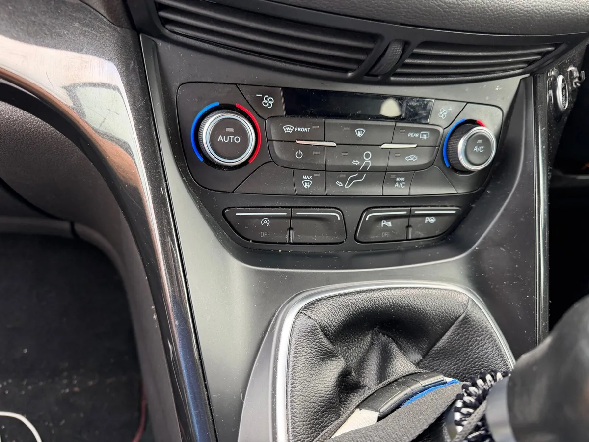 Ford Kuga 4 seater commercial - Image 4