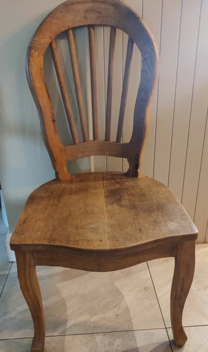Dining table and chairs - Image 2