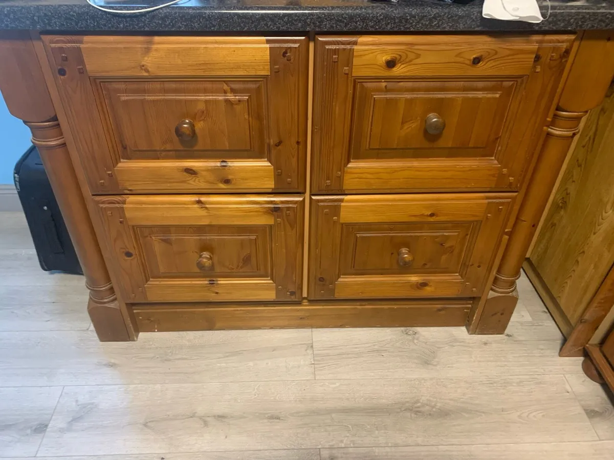Kitchen Island - Image 1