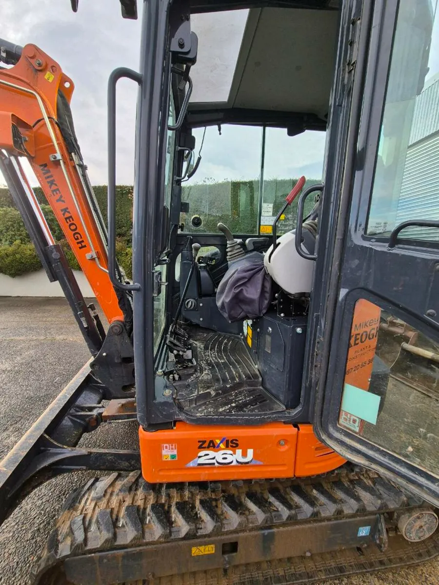 HITACHI DIGGER AND BUNDLE - Image 2