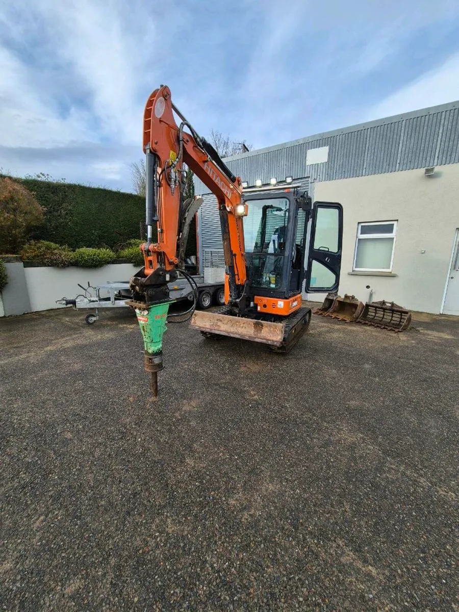 HITACHI DIGGER AND BUNDLE - Image 3