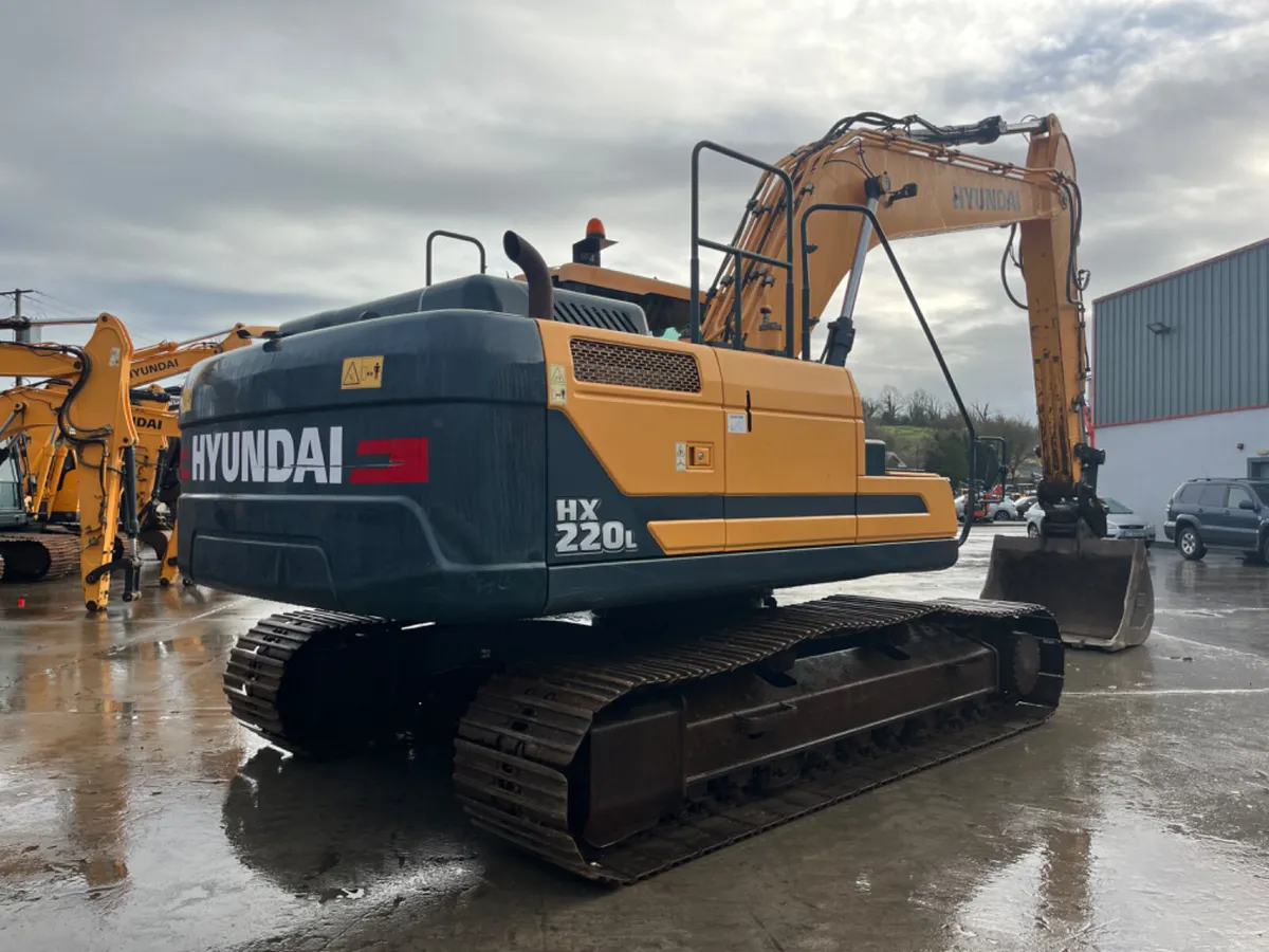 2016 Hyundai HX220L - Image 4