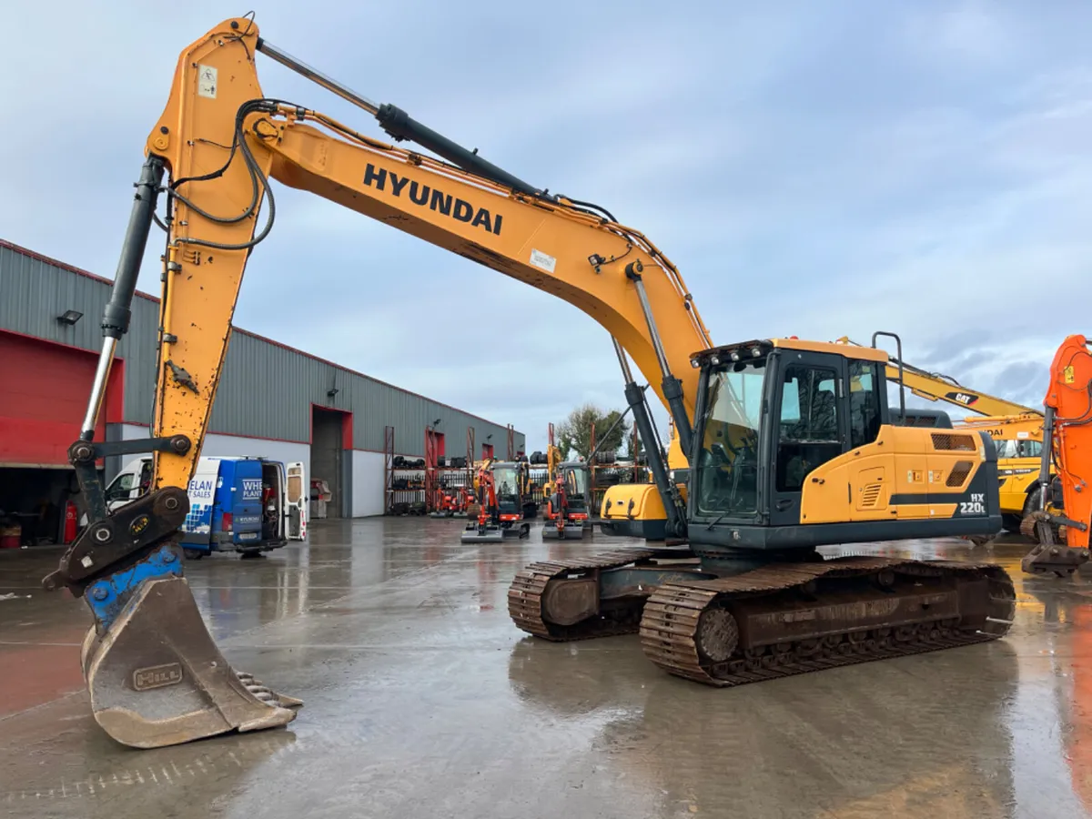 2016 Hyundai HX220L - Image 2