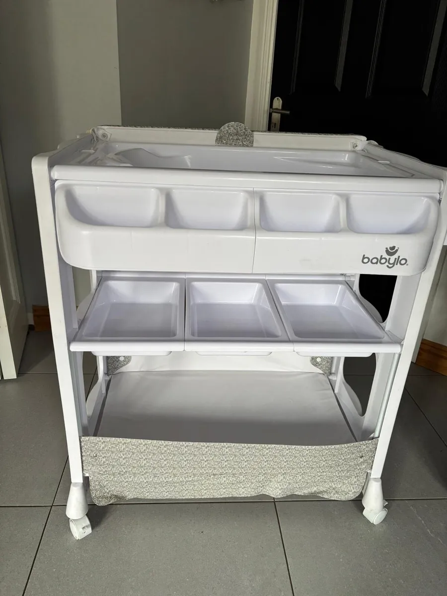 Baby changing unit - Image 2