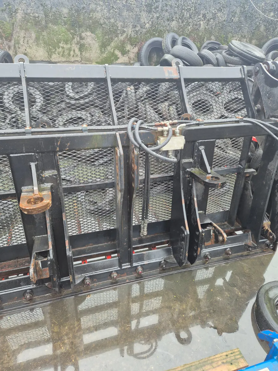 Redrock 12ft folding fork.   Cherry 9ft silage - Image 2