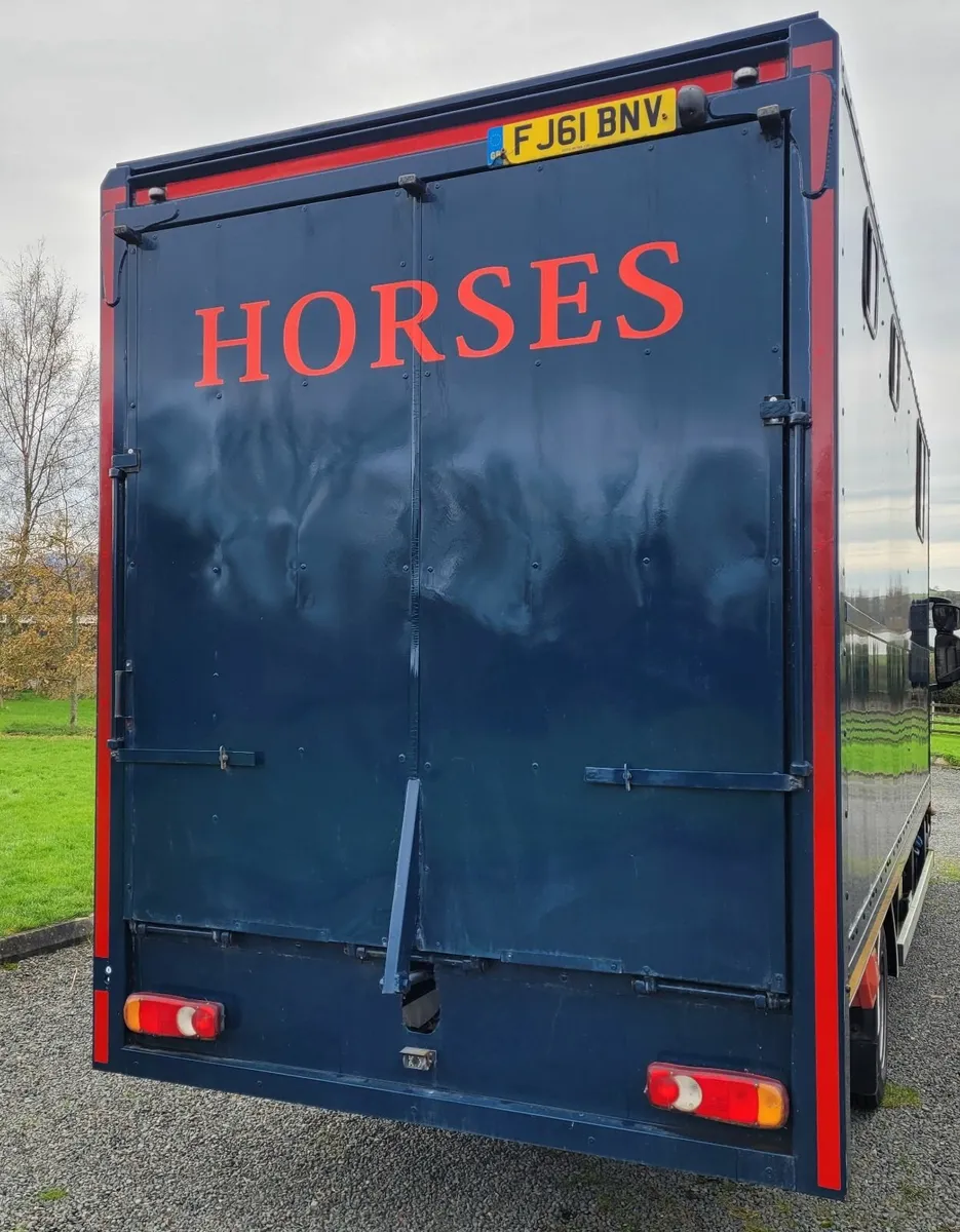 Automatic IVECO Eurocargo (2011) 7.5T Horse Lorry - Image 3
