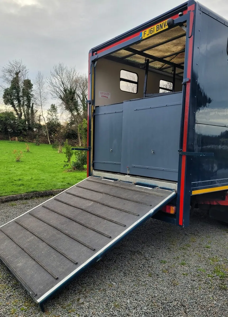 Automatic IVECO Eurocargo (2011) 7.5T Horse Lorry - Image 4