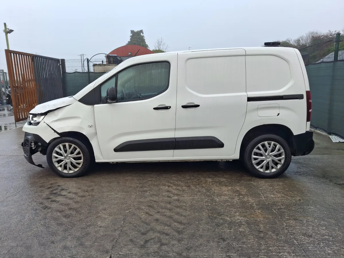 ?€500 OFF 211 Citroen Berlingo - Image 3