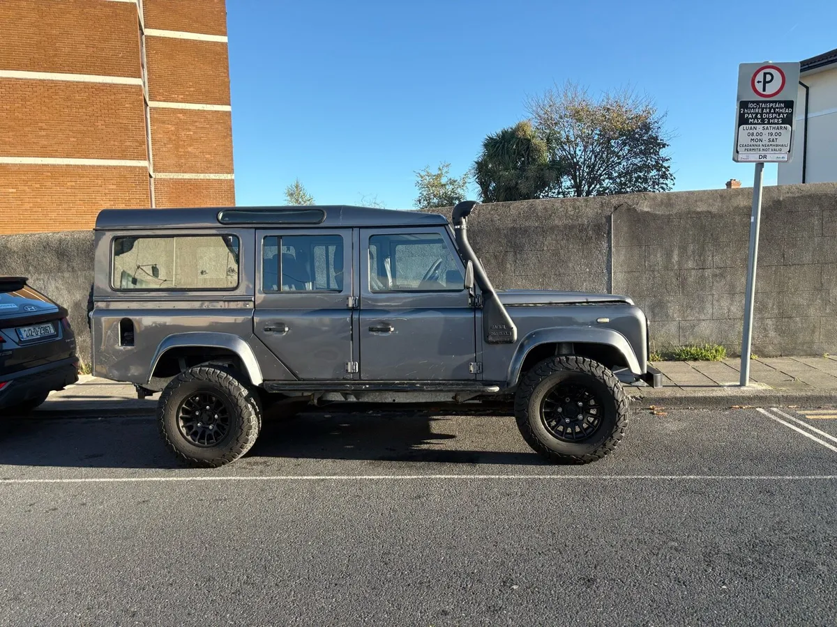 Landrover Defender 110 9 seater auto  2 year CVRT - Image 3