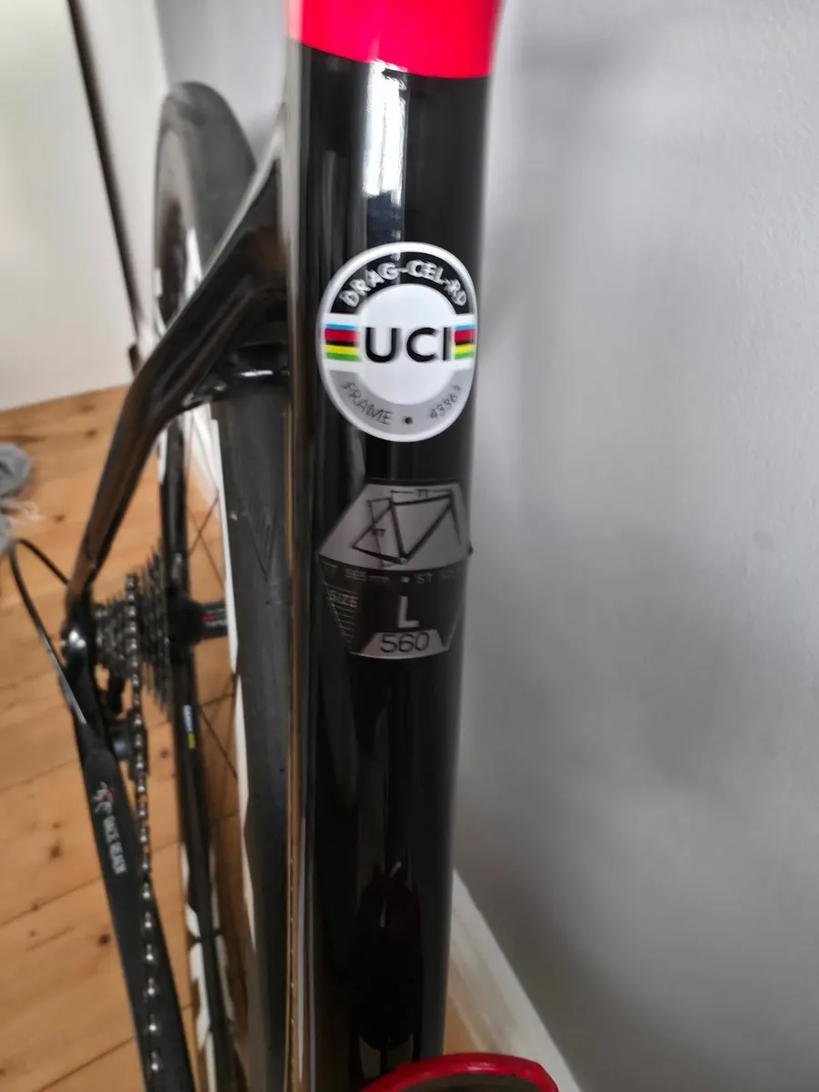 Carbon Road Bike - Celerra Disk Pro Ultegra R8000 - Image 3