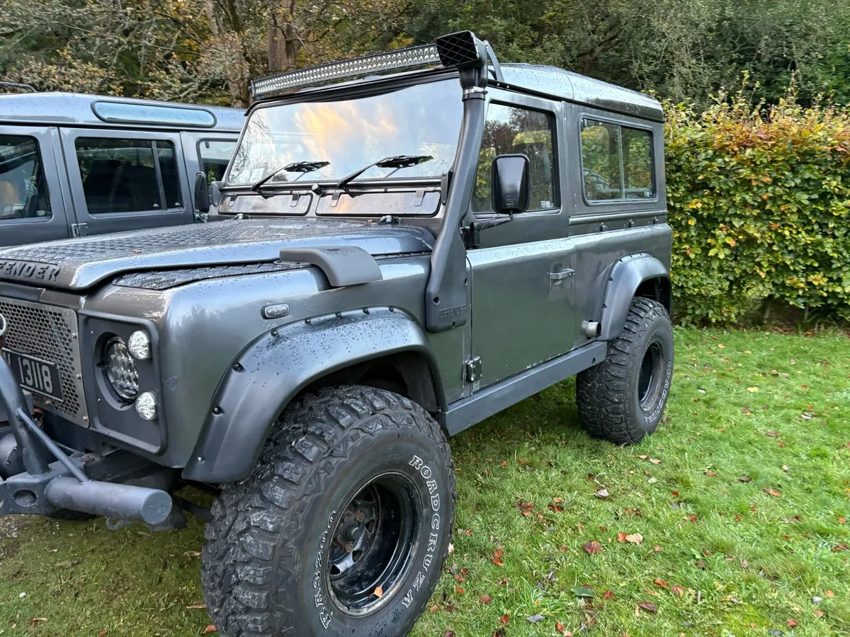 Defender 90 7 seater - Image 1