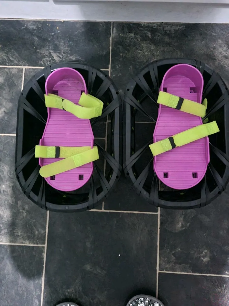 Jumping pod shoes for kids