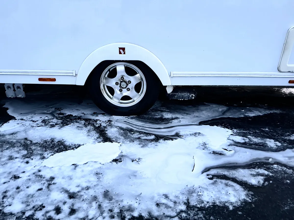 ✨2014 LUNAR VENUS 4 BERTH FIXED SINGLE BEDS ✨ - Image 3