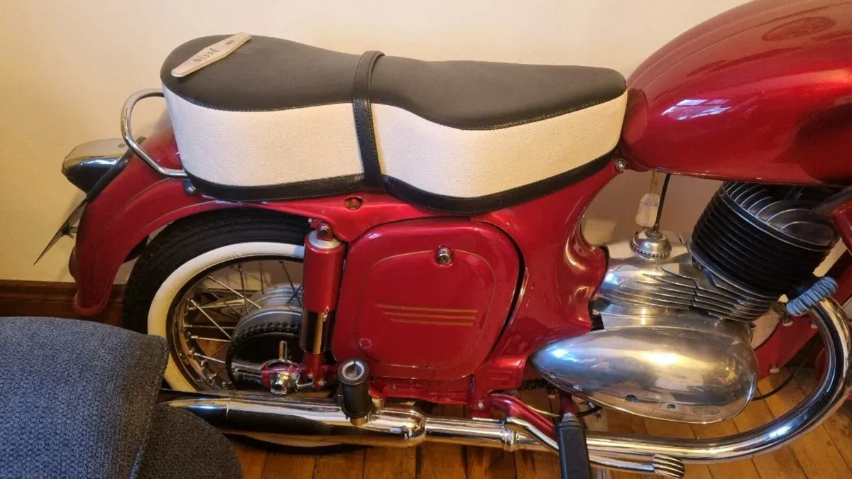 Jawa 250 - Image 2