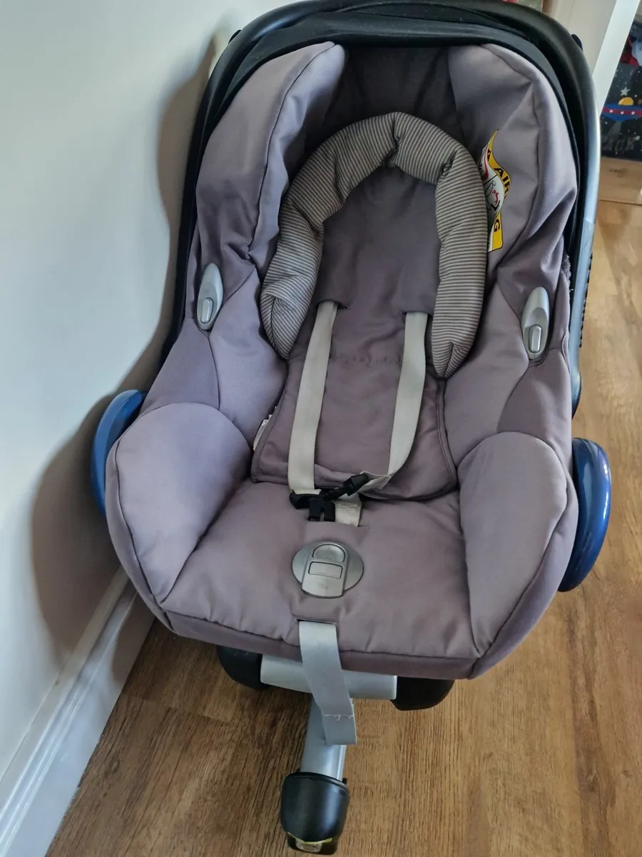 Car seat and iso fix base - Image 2