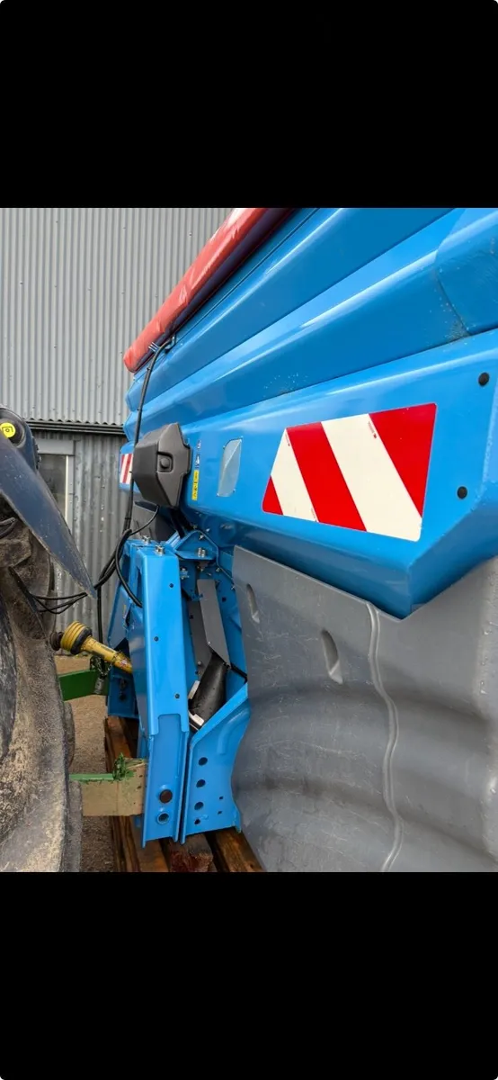 LEMKEN 4 Tonne Manure Spreader - Image 2