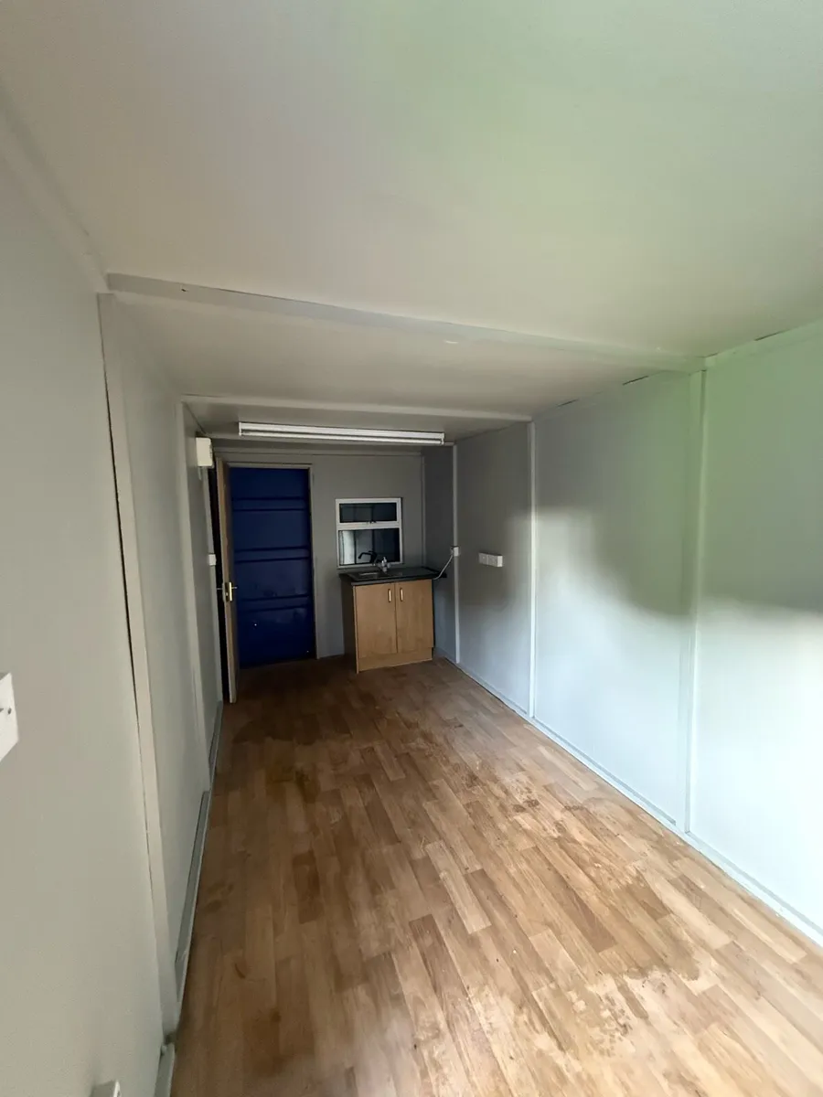 Office / drying room/ changing room/ dressing room - Image 1