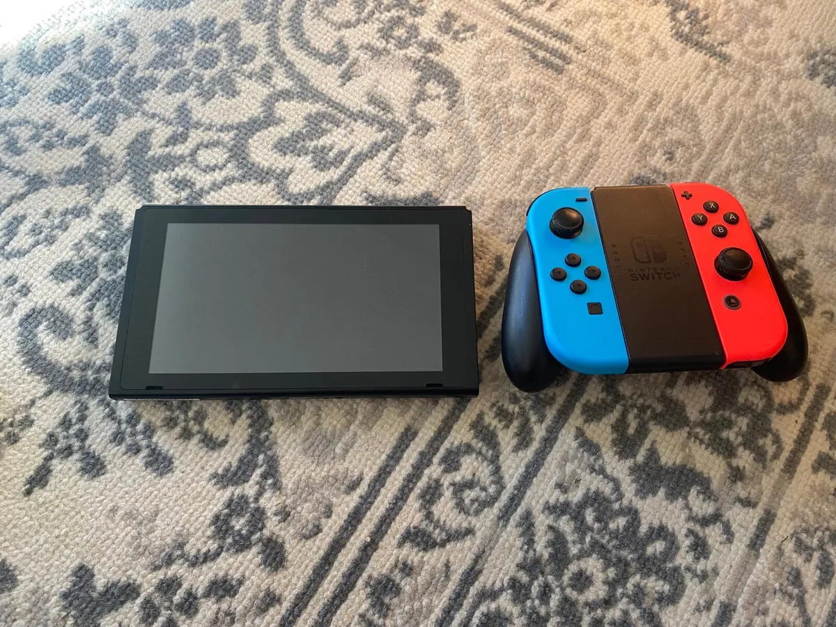 Nintendo gaming device - Image 2