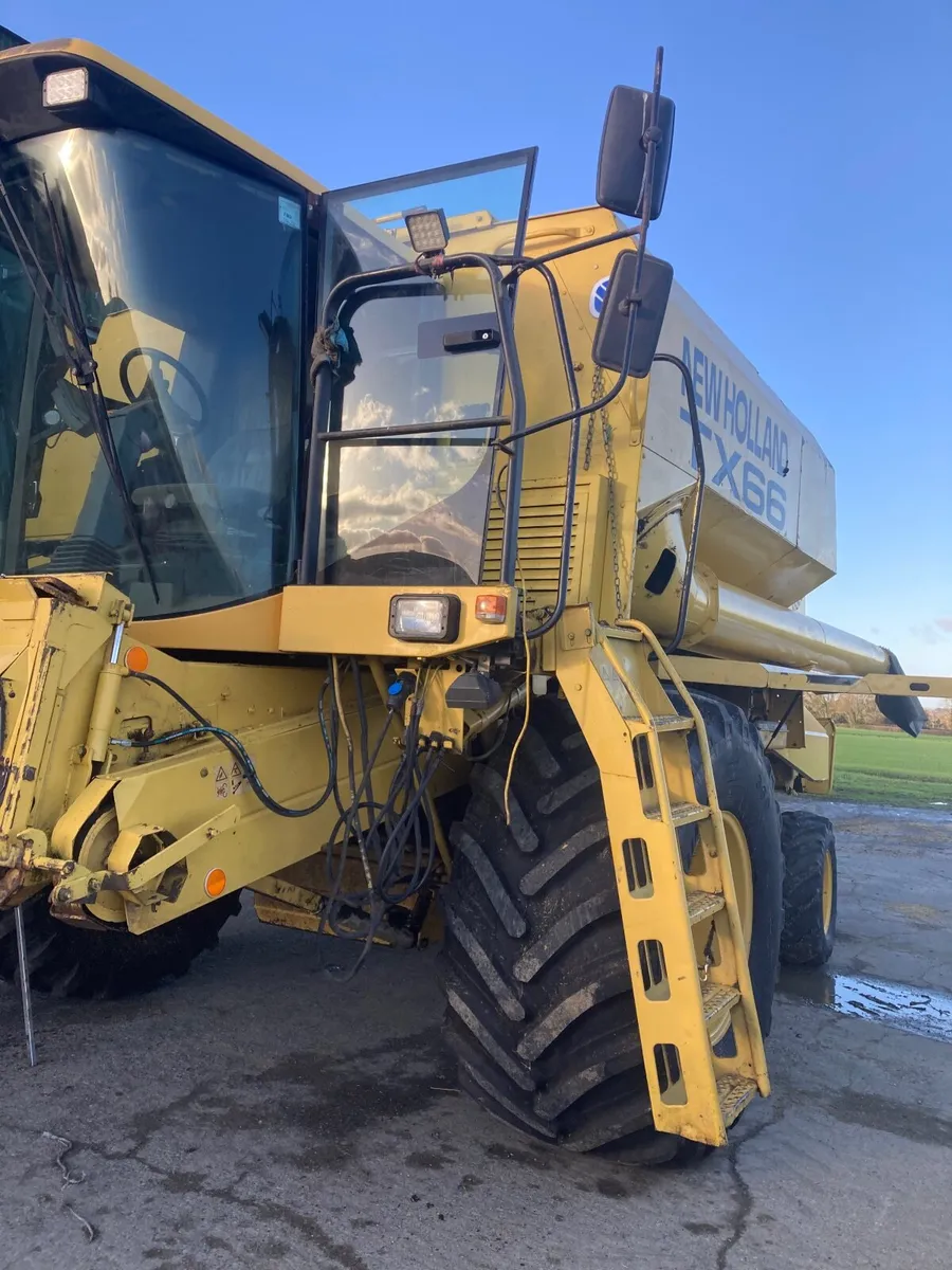 Combine harvester - Image 1