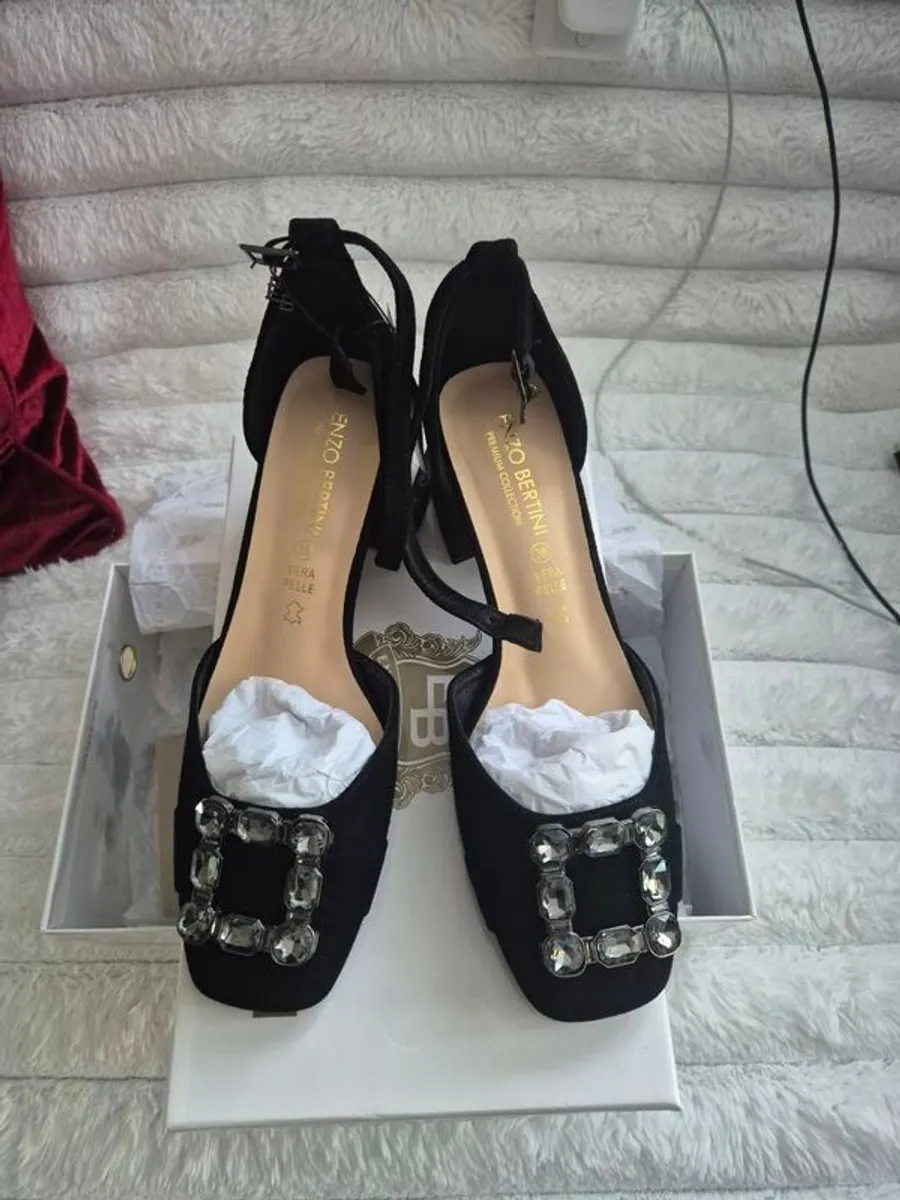 Ladies heels - Image 1