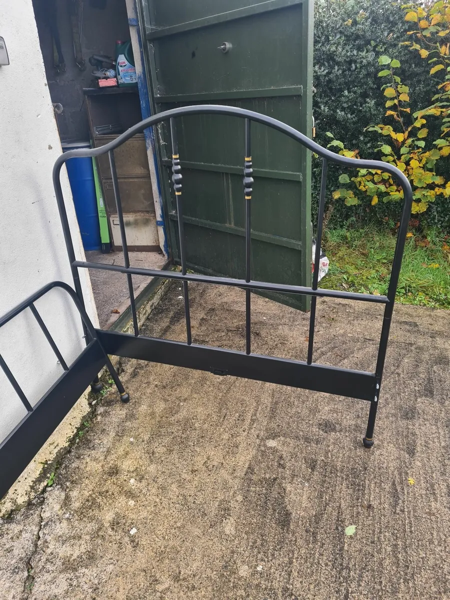 Double bed - Image 1