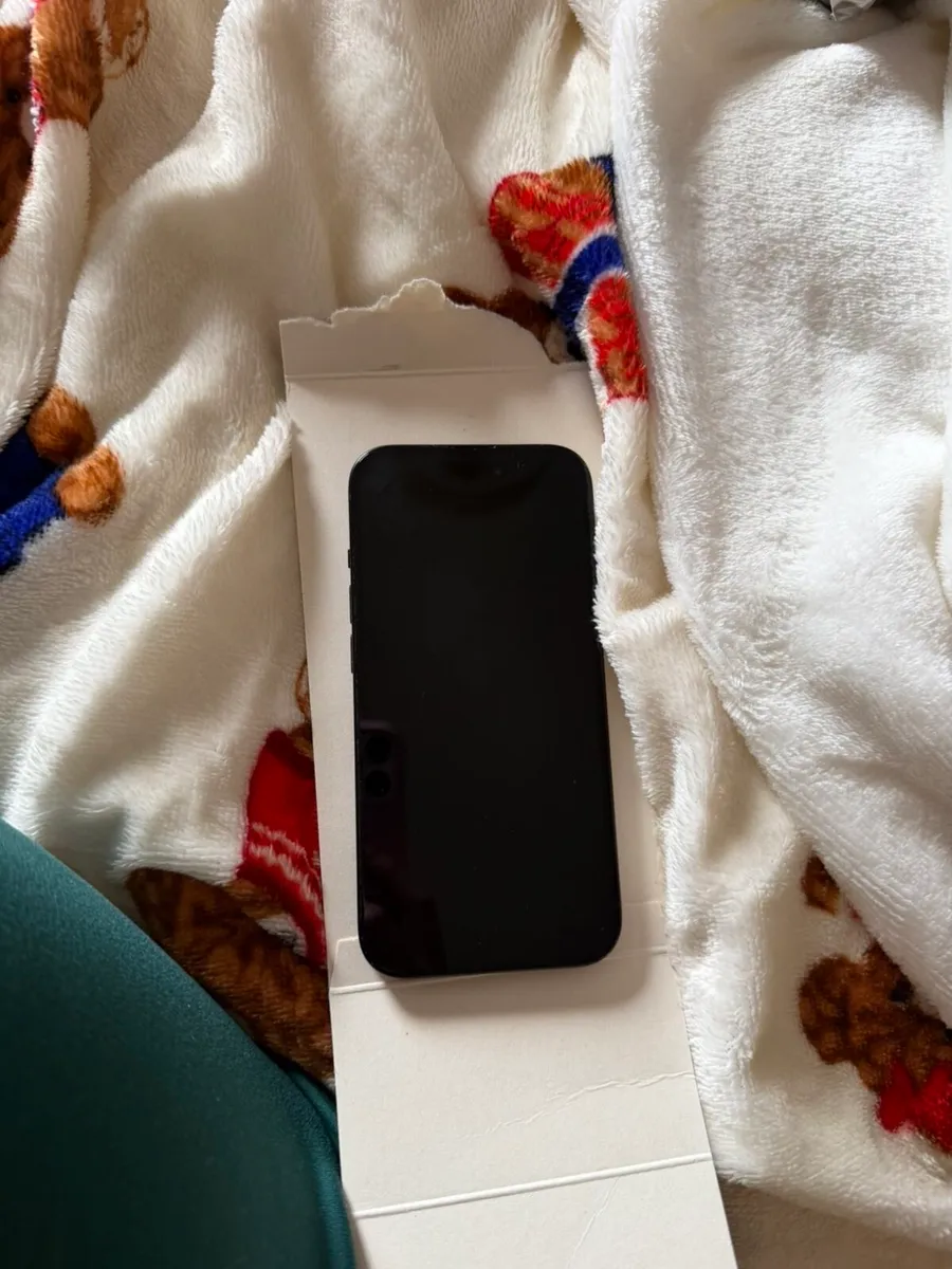 iPhone 15 - Image 1