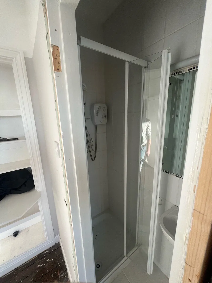 Shower enclosure - Image 2