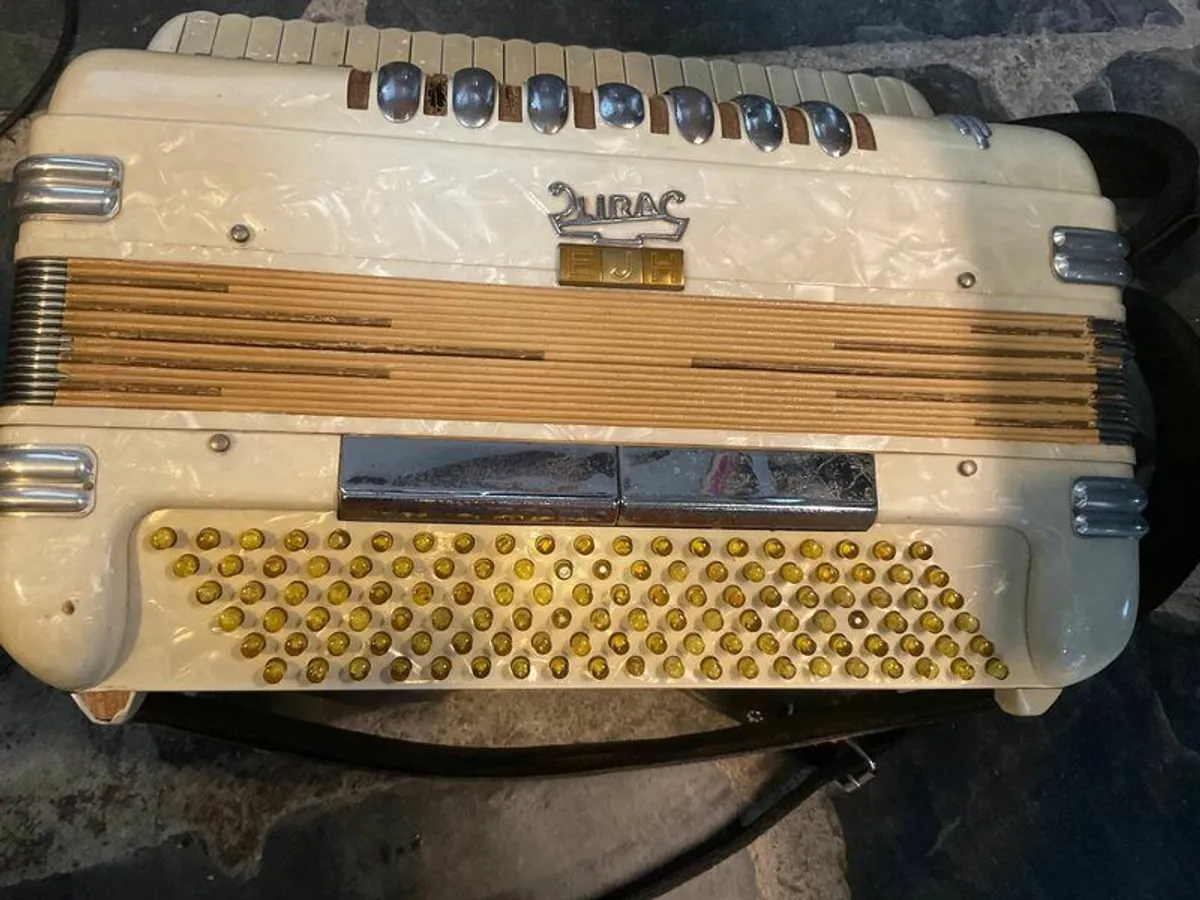 Very rare vintage LIRA 120 bass Piano Accordion - Image 3