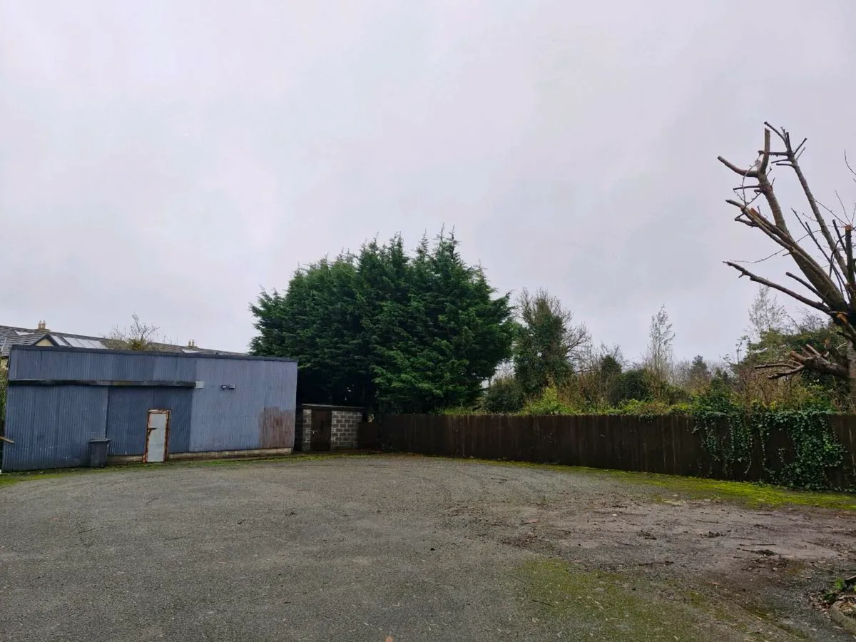 Camper, Caravan Parking - Image 1