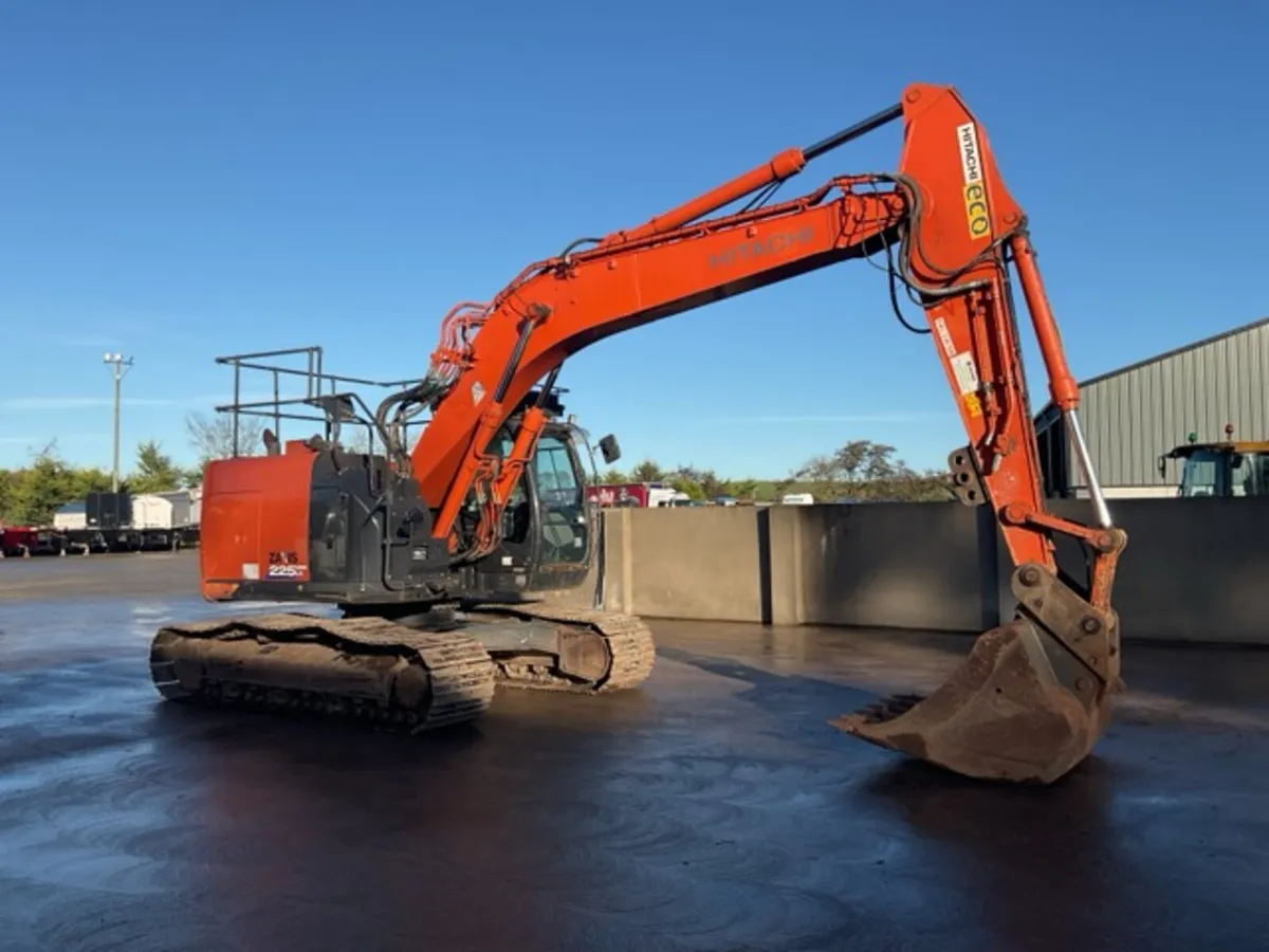 2020 Hitachi ZX225USRLC-6 Excavator - Image 1