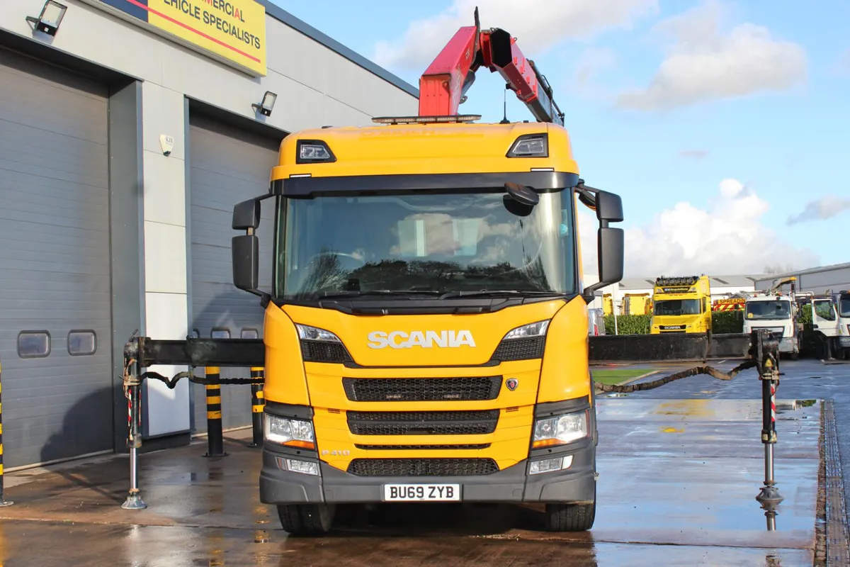 2019 (69) SCANIA BEAVERTAIL W/ CRANE (EURO 6) - Image 3