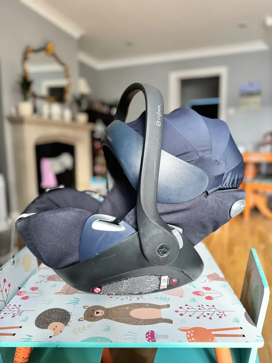 Car seat - Image 1