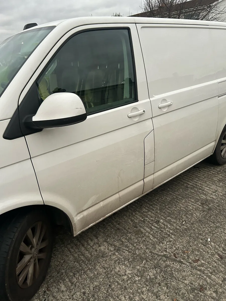 Volkswagen Transporter 2023 - Image 3