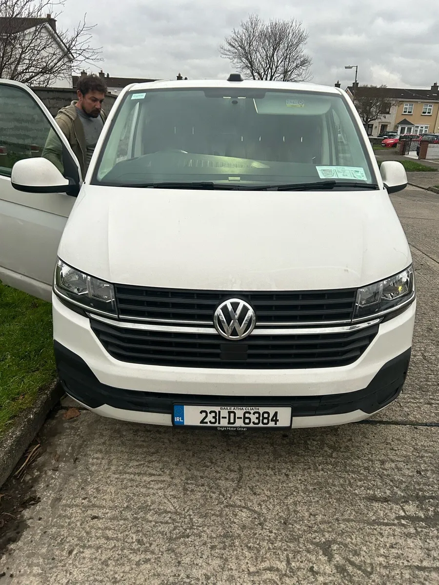 Volkswagen Transporter 2023 - Image 2
