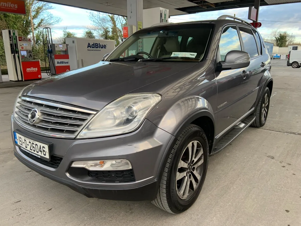 Rexton crew cab automatic 2015 fresh doe - Image 1